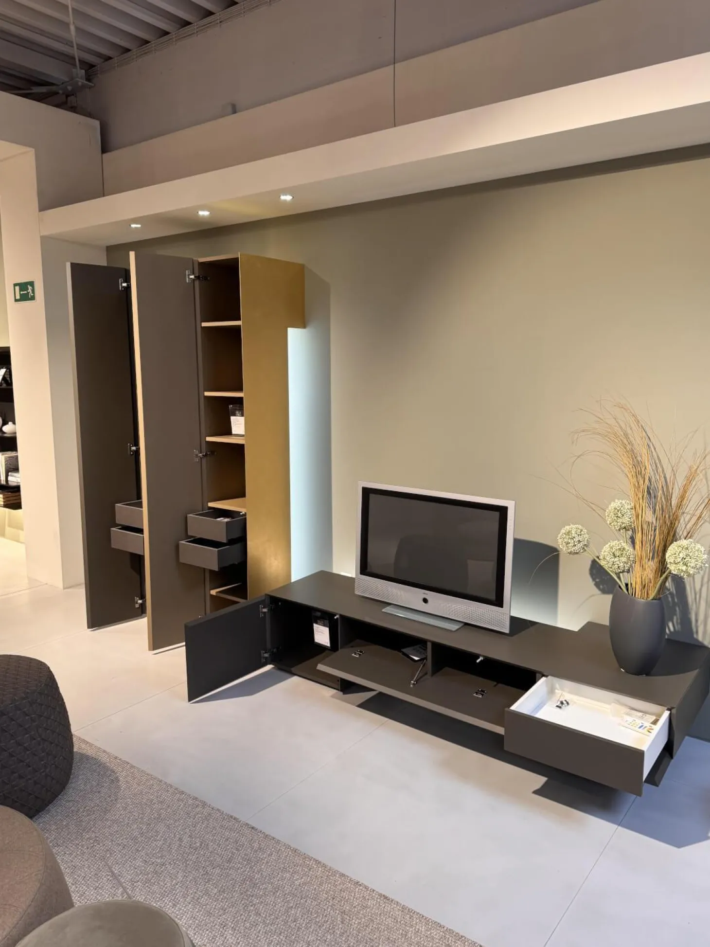 Wohnwand Inpiedi Lack Interno Metall Gold Lack Coffee Braun Inklusive LED Beleuchtung