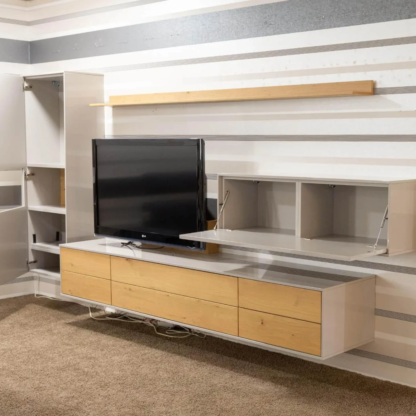 Wohnwand Kara Frame 73029 Lack 2 Grau Absetzung Asteiche Inklusive LED Strahler