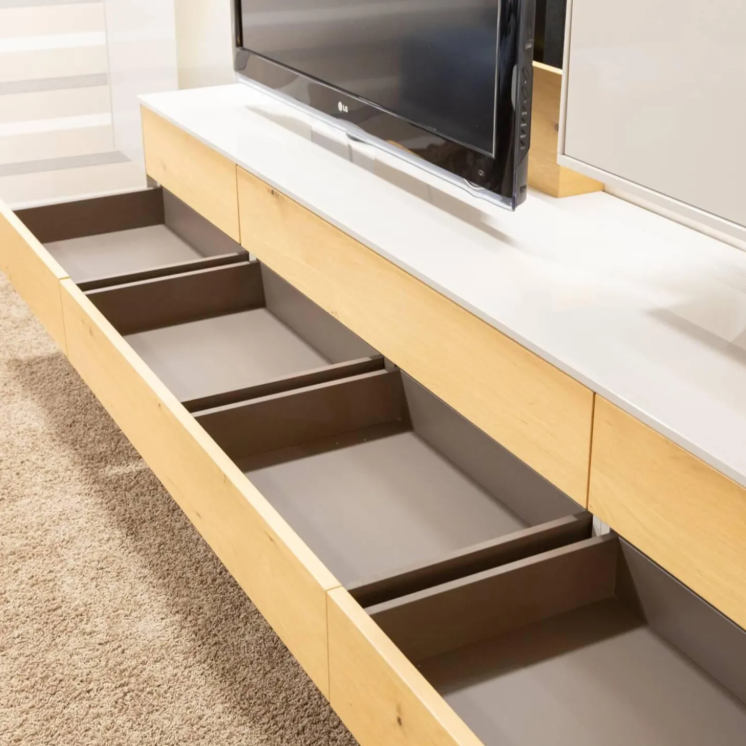 Wohnwand Kara Frame 73029 Lack 2 Grau Absetzung Asteiche Inklusive LED Strahler