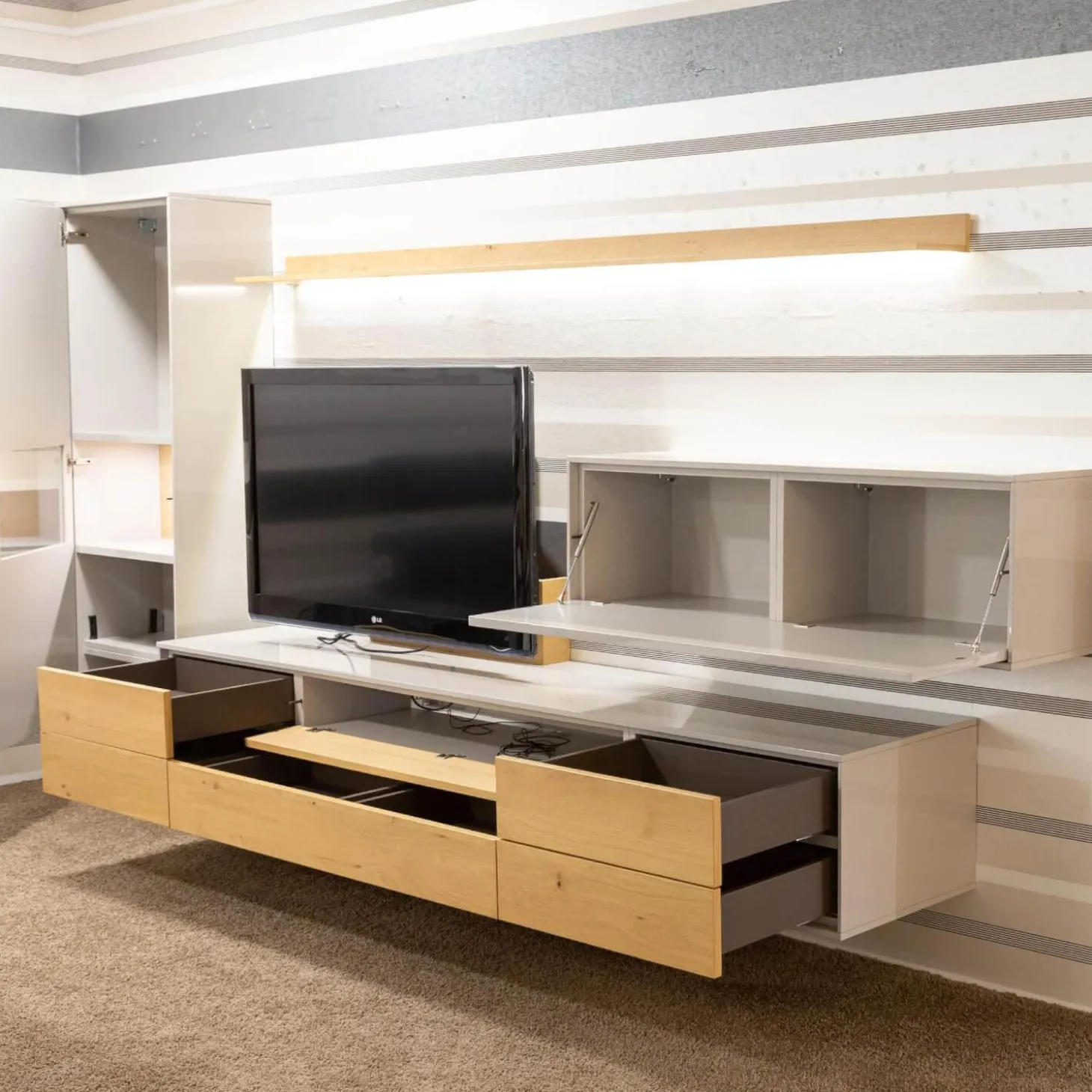 Wohnwand Kara Frame 73029 Lack 2 Grau Absetzung Asteiche Inklusive LED Strahler