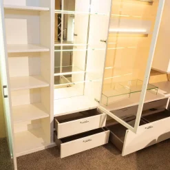 Wohnwand Kira Korpus Und Front Lack Weiß Regale Lack Grau Mit LED-Beleuchtung