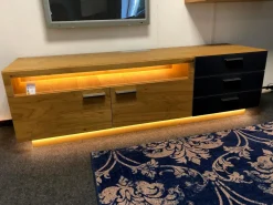 Wohnwand Kitzalm Solid Plus K050 Kernasteiche Natur Furniert Gebürstet Akzentglas Schiefer Grau Inklusive Beleuchtung