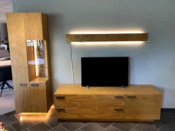 Wohnwand Kitzalm Solid Plus K050 Kernasteiche Natur Furniert Gebürstet Akzentglas Schiefer Grau Inklusive Beleuchtung