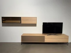 Wohnwand Lina Asteiche Gebürstet Weiß Geölt Akzente Glas Bronze Matt Metallgestell Schwarz Inklusive LED Beleuchtung