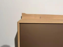 Wohnwand Lina Asteiche Gebürstet Weiß Geölt Akzente Glas Bronze Matt Metallgestell Schwarz Inklusive LED Beleuchtung