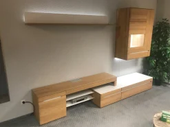 Wohnwand Modell Laguna Ausführung Eiche Bianco Massiv Weiß mit Zubehör und Beleuchtung