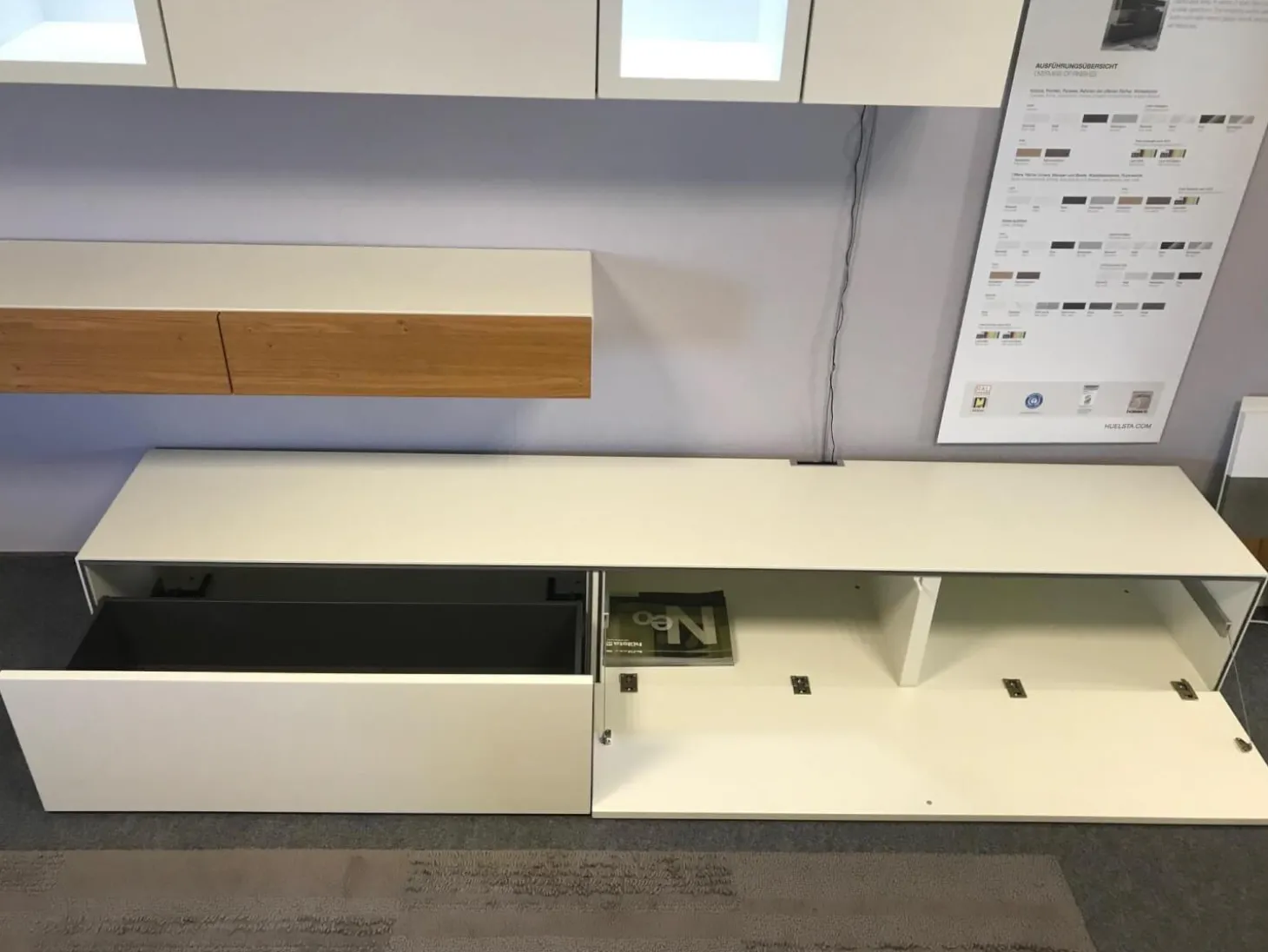 Wohnwand Neo Lack Weiß Front Hochglanzweiß Und Natureiche Grifflos Push To Open Beschlag Mit Beleuchtung