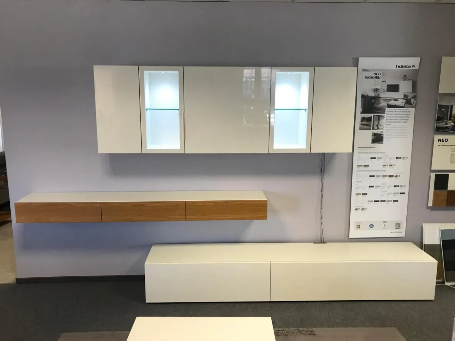 Wohnwand Neo Lack Weiß Front Hochglanzweiß Und Natureiche Grifflos Push To Open Beschlag Mit Beleuchtung