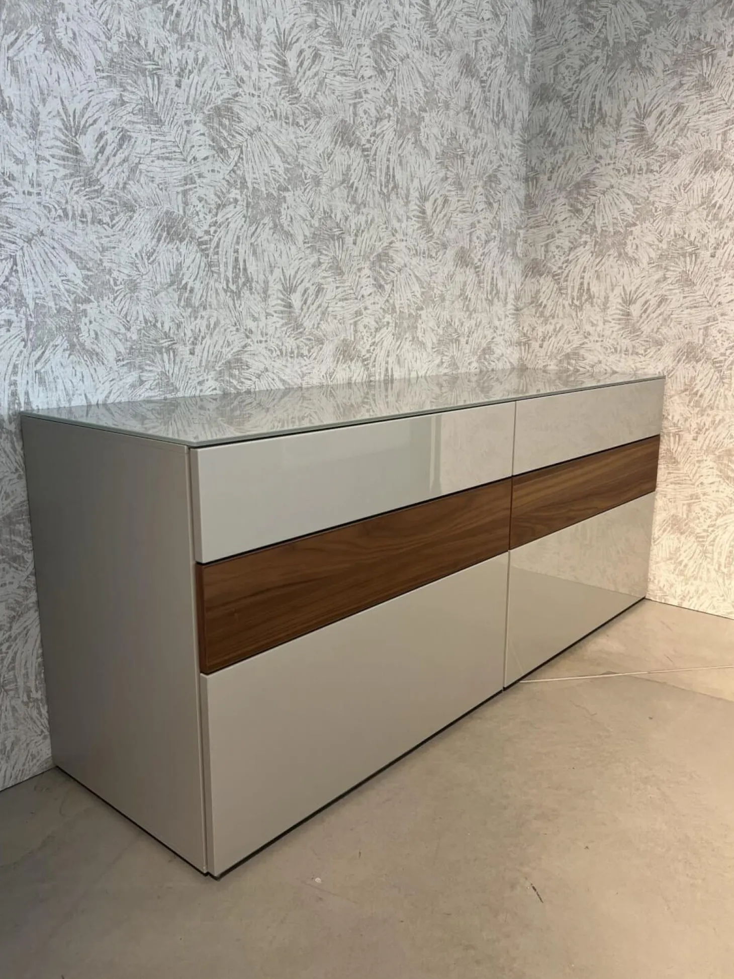 Wohnwand Now Vision C18 Lack Seidengrau Hochglanz Akzent Kernnussbaum Inklusive Couchtisch