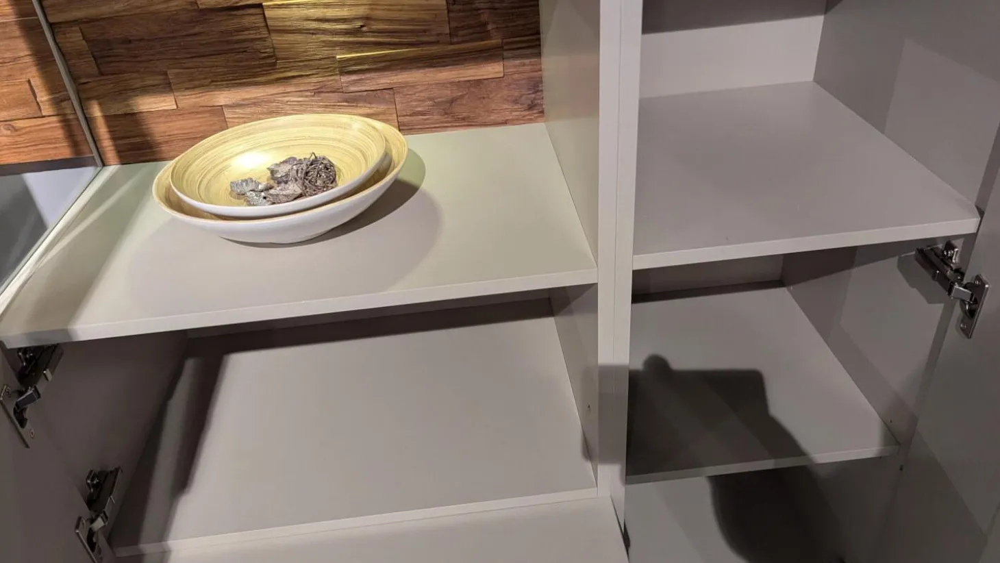 Wohnwand Sentino Lack Sand Matt Grau Absetzung Spaltholz Nussbaum Geölt Mit Beleuchtung Und Fernbedinung