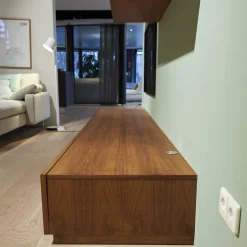 Wohnwand Sipario Nussbaum Geölt mit Kabeldurchlass