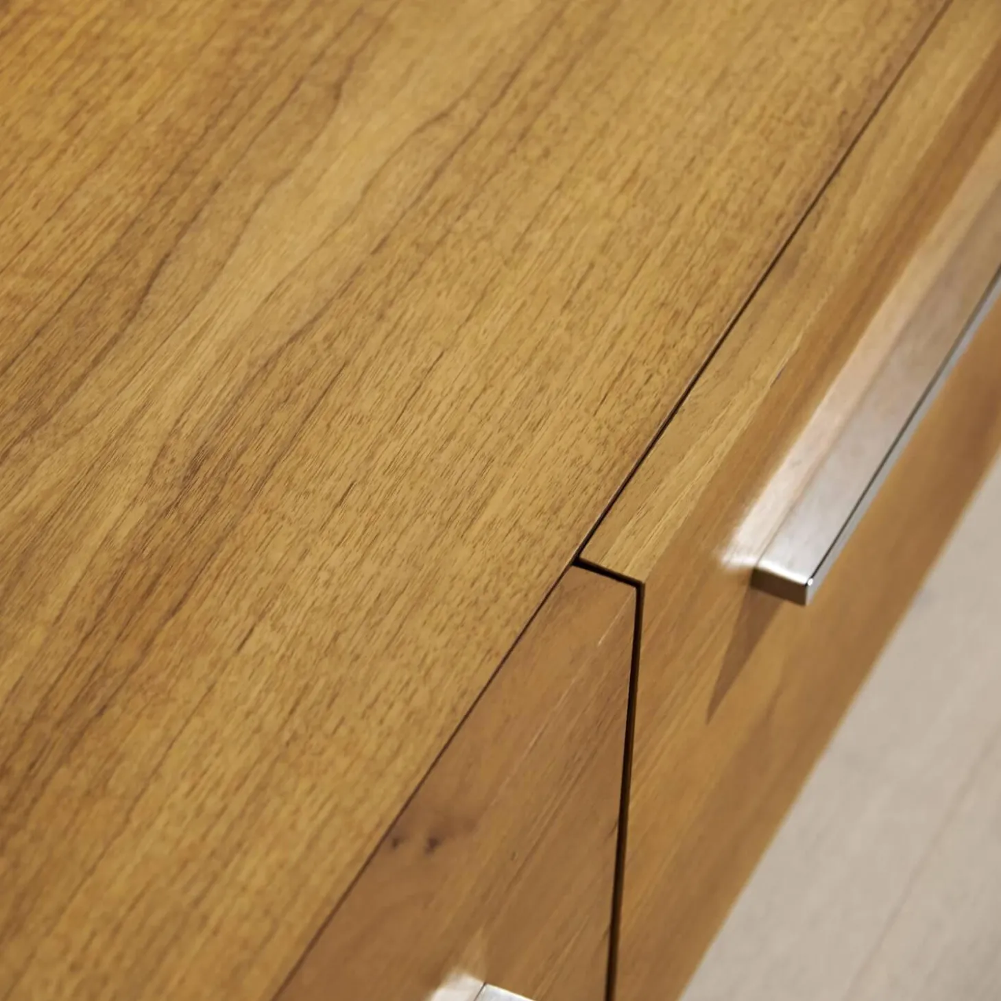 Wohnwand Sipario Nussbaum Geölt mit Kabeldurchlass