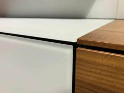 Wohnwand Soma Korpus Innen Lack Matt Graphit Korpus Außen Nussbaum mit Beleuchtung