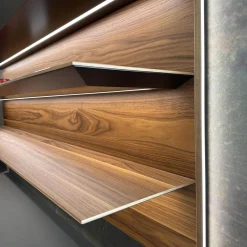 Wohnwand Soma Lack Und Glas Graphit Matt Grau Mit Paneelsystem Nussbaum Massivoptik Und Beleuchtung