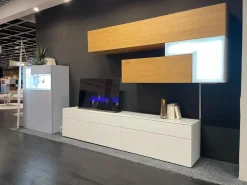 Wohnwand Tetrim A Korpus Und Front Lack Reinweiß Weiß Und Eiche Natur Rahmen Silberfarbig Mit LED Beleuchtung