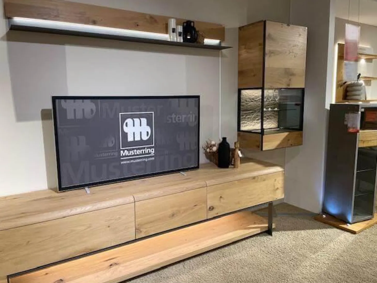 Wohnwand Vcuben Wildeiche Rustico Schwarz Front Parsolglas Grau Gestell Metallteile Anthrazit