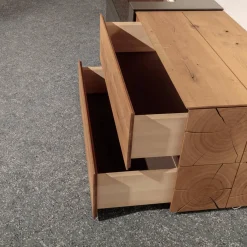 Wohnwand Vera 7210W Kerneiche Umato Massiv Oberfläche Sägegrau Gebürstet Lackiert Applikation Metall Titan Mit Beleuchtung