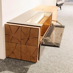 Wohnwand Vera 7210W Kerneiche Umato Massiv Oberfläche Sägegrau Gebürstet Lackiert Applikation Metall Titan Mit Beleuchtung