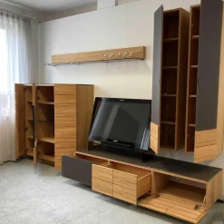 Wohnwand V-Montana Kernbuche mit Glasfronten Montegrau