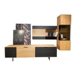 Wohnwand WM 2320 Kanadische Erle Massiv Natur Front Mattglas Schwarz Mit LED Beleuchtung