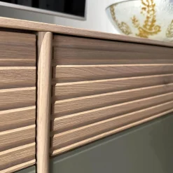 Wohnwandkombination Lina Eiche Massiv Gebürstet Weiß Geölt Glas Matt Salbei Mit Schreibplatz