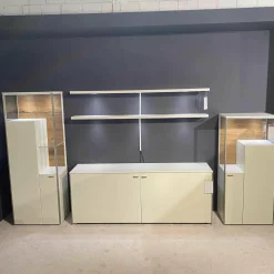 Wohnwand-Vitrinen Kombination Sentino Weiß Matt Rückwand in Anziano Eiche