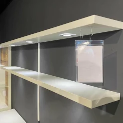 Wohnwand-Vitrinen Kombination Sentino Weiß Matt Rückwand in Anziano Eiche