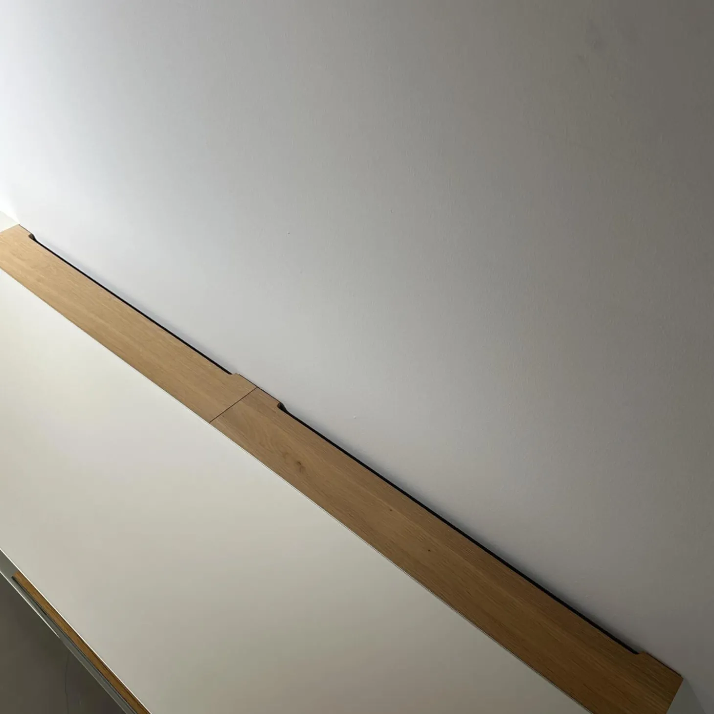 Wohwand In Eiche Weiß Geölt Fronten Glas Pearl Matt Innen Buche Mit Zwei Schubkästen Und Einer Klappe