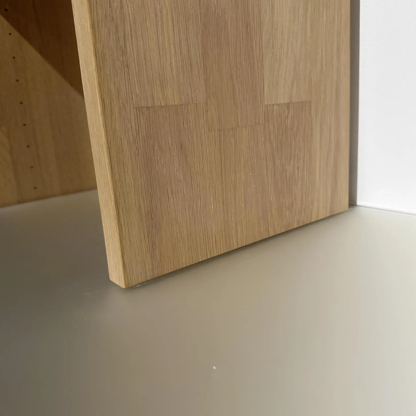 Wohwand In Eiche Weiß Geölt Fronten Glas Pearl Matt Innen Buche Mit Zwei Schubkästen Und Einer Klappe