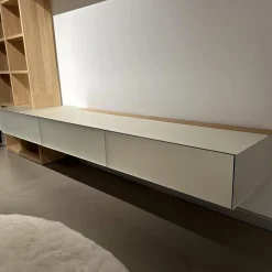 Wohwand In Eiche Weiß Geölt Fronten Glas Pearl Matt Innen Buche Mit Zwei Schubkästen Und Einer Klappe